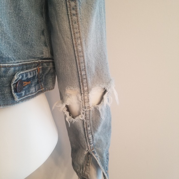 Old Navy Distressed and Frayed Jean Jacket - Picture 4 of 5